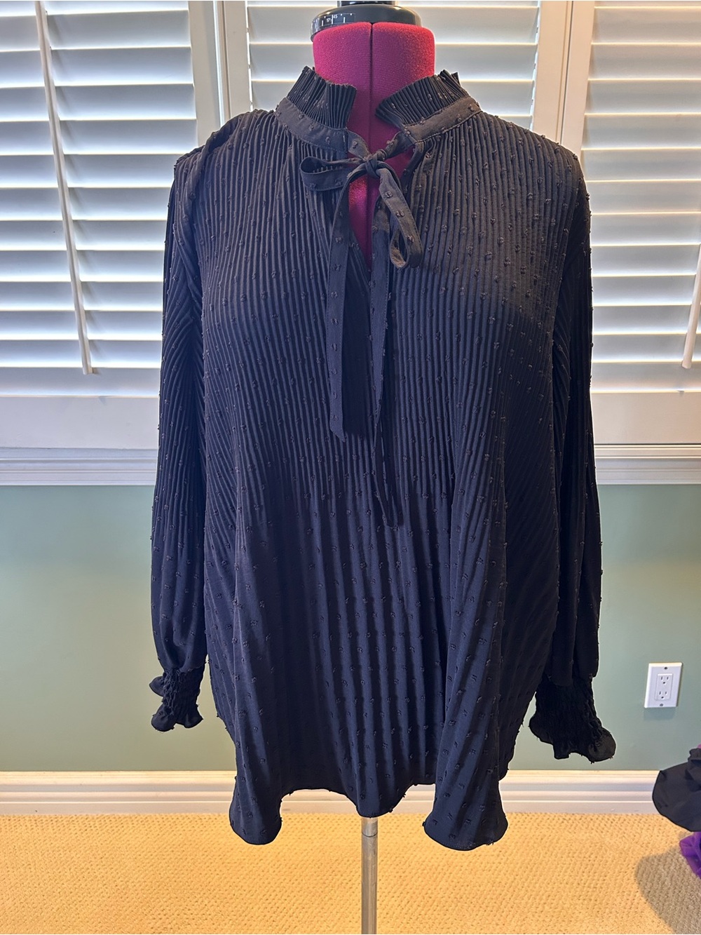 NWT Max Studio Black Dotted Swiss Pleated Tie-Front Blouse 3X